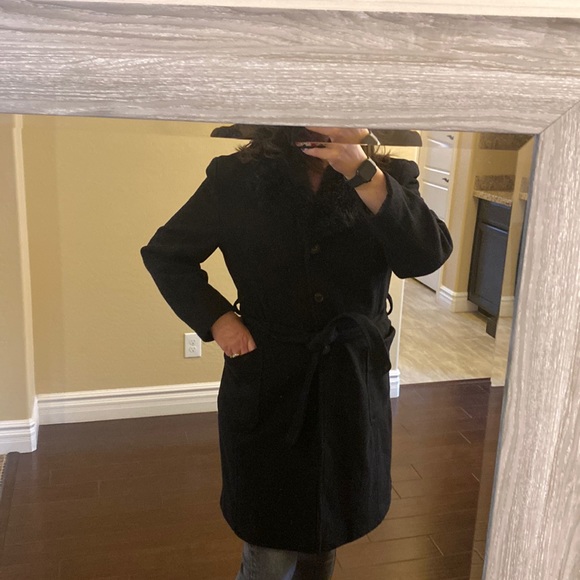 Black womens jacket with faux fur collar - Picture 6 of 9